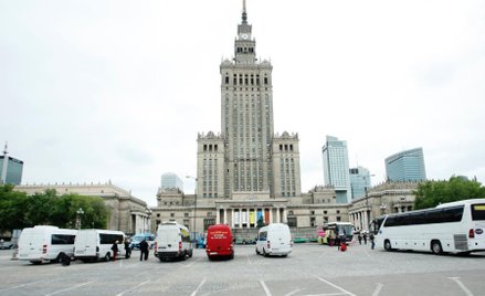 Zwroty nieruchomości zabranych tzw. dekretem Bieruta (m.in. przy Pałacu Kultury i Nauki) dziś budzą 
