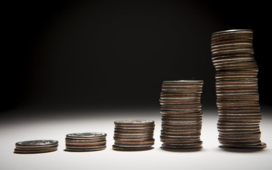 W przyszłym roku kursy euro i dolara w złotych mogą się zrównać