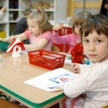 Rodzice się obawiają, że z braku miejsc w zerówkach położonych blisko domu czy pracy mogą być wręcz 