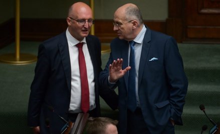 Minister spraw zagranicznych Zbigniew Rau (po prawej) oraz wiceminister w tymże resorcie Piotr Wawrz