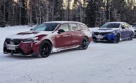 BMW M5 Touring na zamarzniętym jeziorze w Szwecji