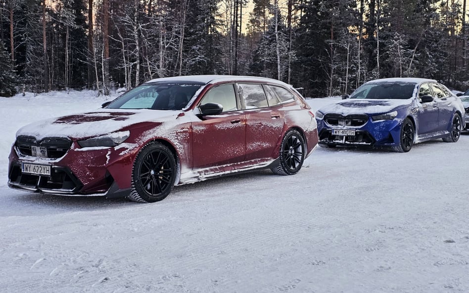 BMW M5 Touring na zamarzniętym jeziorze w Szwecji