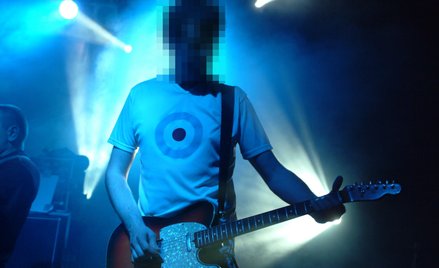 Rok 2004. Piotr M. podczas koncertu Kultu w warszawskiej Stodole.