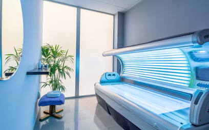 Sąd: Solarium mogło świadczyć usługi fototerapii podczas pandemii