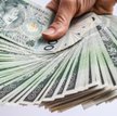 Popyt na gotówkę rośnie. Polacy zabierają pieniądze z lokat