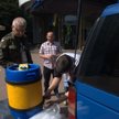 Zdjęcia ze swoich wędrówek po Kijowie poseł przekazał Superstacji.