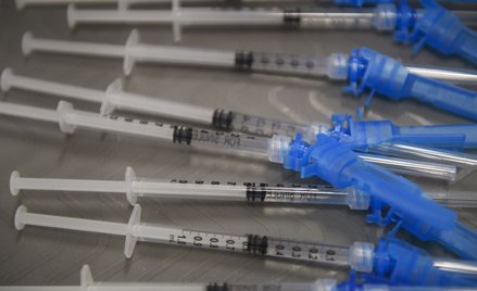 Koronawirus. Czy szczepionki chroną przed wariantem kalifornijskim? Wyniki badań