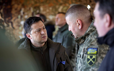 Prezydent Ukrainy Wołodymyr Zełenski wizytuje ćwiczenia armii