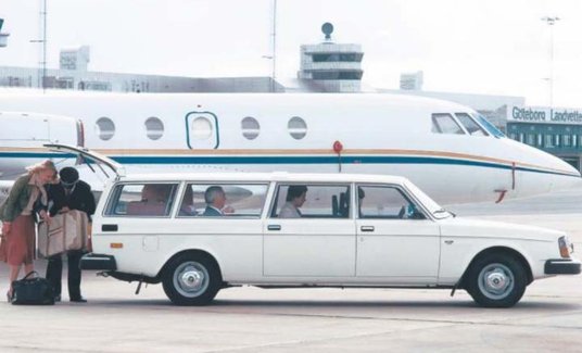 Volvo 240 to najpopularniejszy model marki, powstało niemal 3 mln egzemplarzy. Był dostępny w różnyc