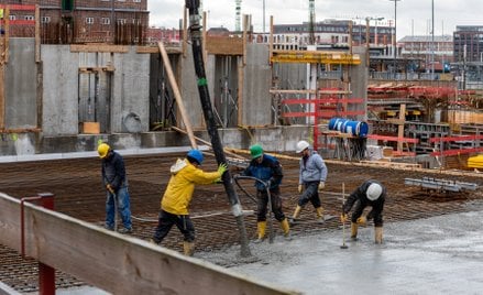 Niemcy rozważają zmianę przepisów, która umożliwiłaby wydłużenie dnia pracy do 12 godzin