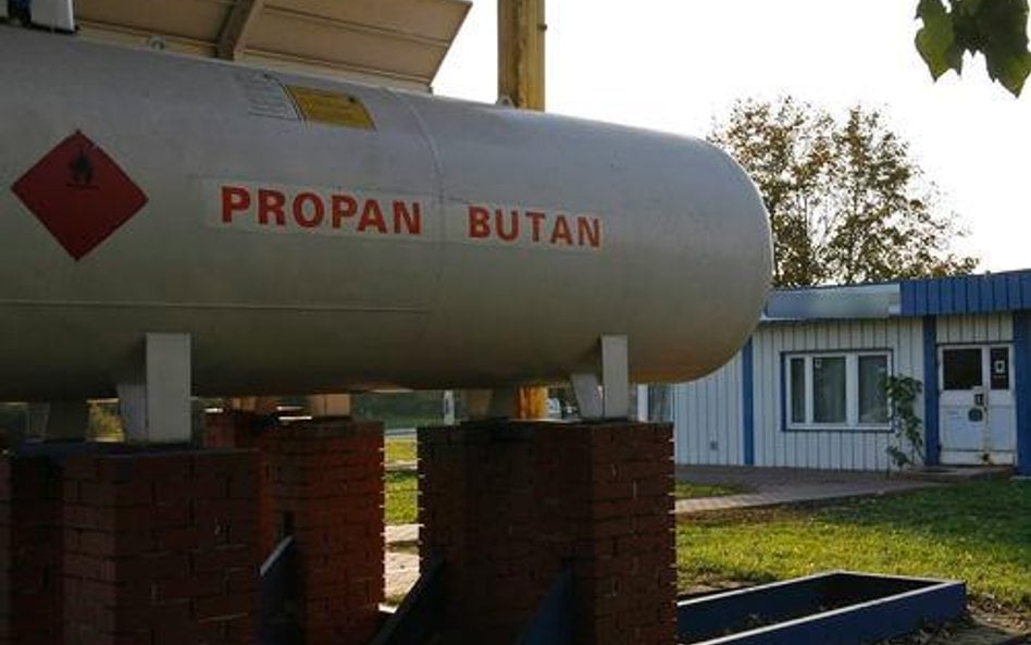Prawo budowlane: najpierw utwardzony plac, potem butle z gazem