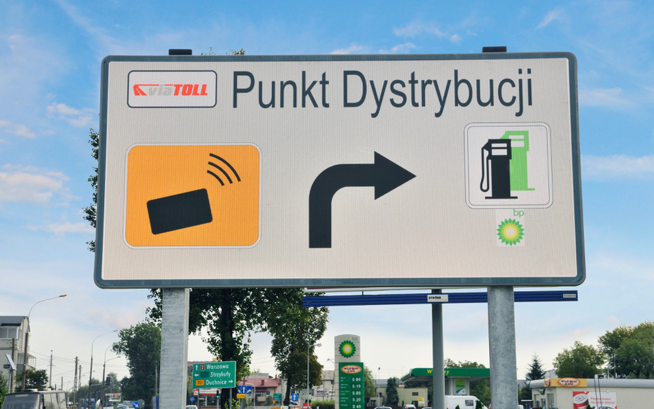 Tańsze paliwo w zamian za więcej płatnych dróg