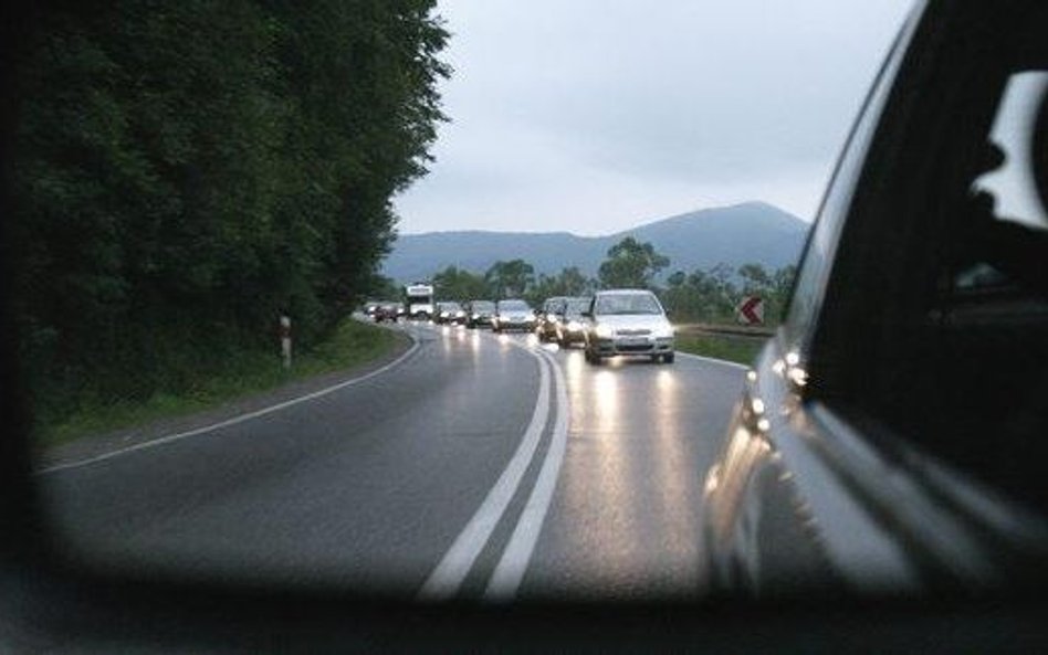 Gdy uszkodzisz auto na dziurawej drodze