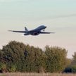 Bombowiec B-1 startuje z bazy lotniczej RAF Fairford tydzień po aresztowaniu kilku mężczyzn pod zarz