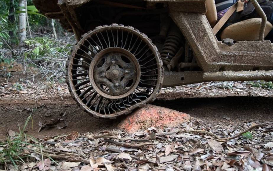 US Army testuje opony bez powietrza