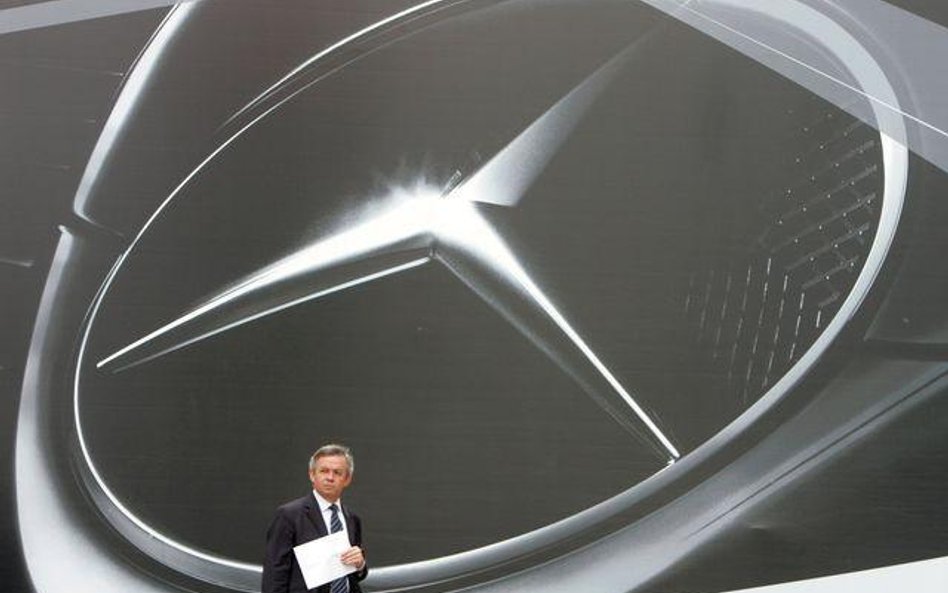 Logo Mercedesa (Daimler) na targach we Frankfurcie