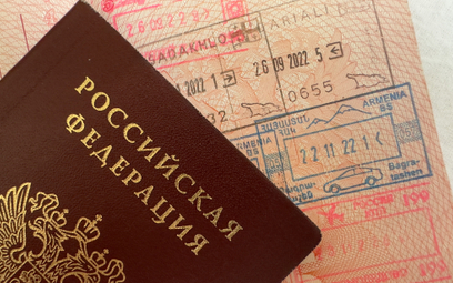 Od poniedziałku władze Rosji mogą konfiskować paszporty osób objętych zakazem opuszczania kraju