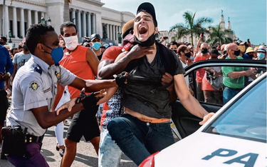 Bieda, głód i pandemia wyprowadziła Kubańczyków na ulice miast. Demonstranci przyszli również pod si