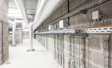 Czy instalacje w budynkach są opodatkowane podatkiem od nieruchomości