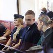 Oskarżony Sebastian M. (2P) i jego obrońca Katarzyna Hebda (P) na sali Sądu Rejonowego w Piotrkowie 