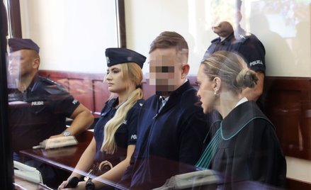 Oskarżony Sebastian M. (2P) i jego obrońca Katarzyna Hebda (P) na sali Sądu Rejonowego w Piotrkowie 