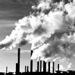 Dymiące kominy fabryk (na zdjęciu: zakład Chryslera w Toledo, Ohio) przypominają o problemie ocieple