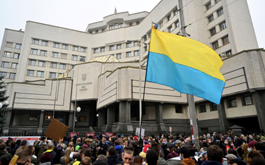 Demonstracja przed Sądem Konstytucyjnym w Kijowie