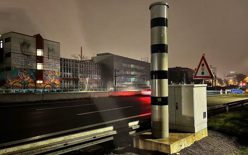 Zamiast klasycznego zasilania nowy fotoradar wykorzystuje ogniwo paliwowe zasilane metanolem