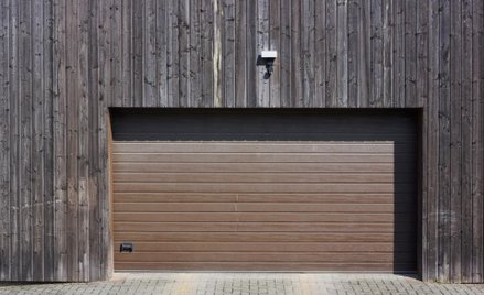 Stawka VAT dla dostarczania bram garażowych do budynków mieszkalnych
