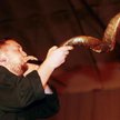 Joszko Broda i jego zespół Dzieci z Brodą udowodnią, że tradycja wspólnego kolędowania nie musi być 