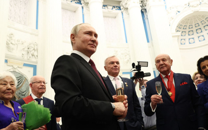 Putin z laureatami nagród państwowych wręczonych na Kremlu