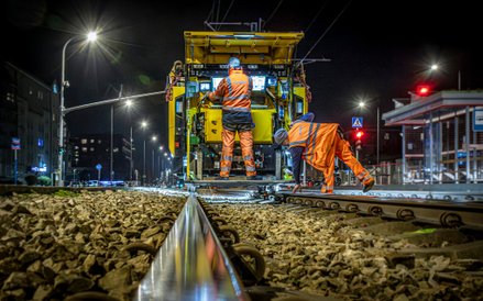 Stalowy błysk torów, tędy przejechał Vossloh