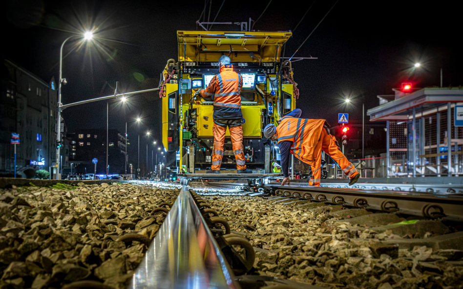 Stalowy błysk torów, tędy przejechał Vossloh