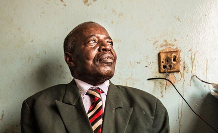 Mukuka Nkoloso, jeden z niedoszłych afronautów, w swym domu w Lusace. „Spójrz na to drzewo. Ponieważ