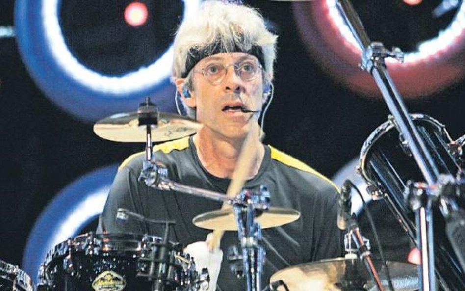 Stewart Copeland (1952), perkusista The Police, jest założycielem grupy. Pochodzi ze szpiegowskiej r