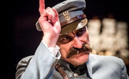 W roli marszałka Piłsudskiego Grzegorz Przybył