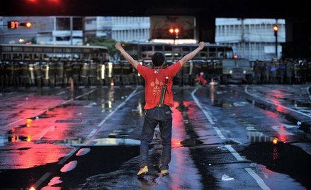 Wczoraj rano wojsko zaatakowało demonstrantów blokujących węzeł komunikacyjny Ding Daeng w centrum B