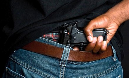 System wykrywa zagrożenie zanim ktoś odda strzał, gdy broń jest dopiero wyjęta