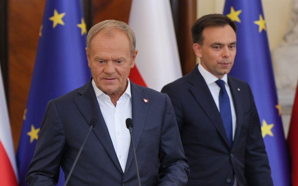 Premier Donald Tusk i minister finansów i gospodarki Andrzej Domański