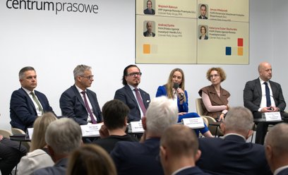 Szefowie instytucji rozwoju (PFR, BGK, ARP, KUKE, PARP, PAIH) podczas ogłoszenia startu inicjatywy T
