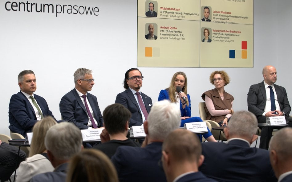 Szefowie instytucji rozwoju (PFR, BGK, ARP, KUKE, PARP, PAIH) podczas ogłoszenia startu inicjatywy T