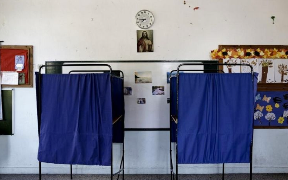 5 lipca – w przeprowadzonym w Grecji referendum większość głosujących (ponad 61% spośród głosów ważn