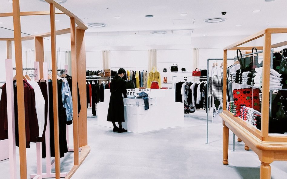 Pracownicy Changing Markets wysłali 21 używanych ubrań w doskonałym stanie dziesięciu markom: H&M, Z
