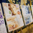 Riksbank wyłamuje się, korona na cienkim lodzie