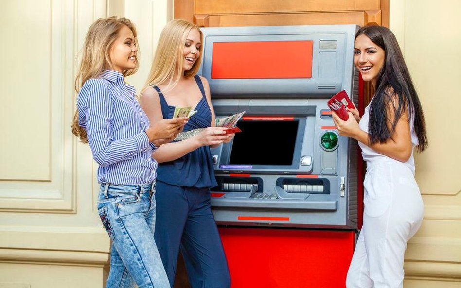 Jak działają wypłaty zbliżeniowe z bankomatów