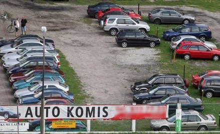 Niekorzystna interpretacja to kłopot dla dilerów - muszą opodatkować całą wartość netto odsprzedawan