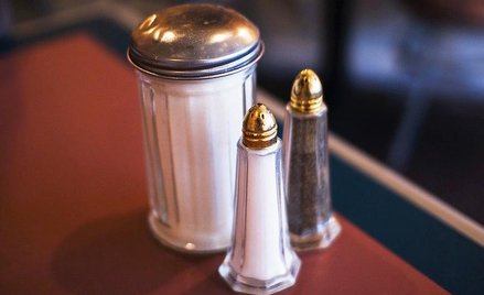 Większość Polaków spożywa zdecydowanie za dużo soli / Paul Goyette