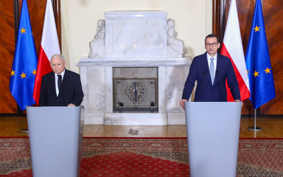 Premier Mateusz Morawiecki i wicepremier Jarosław Kaczyński po posiedzeniu rządu