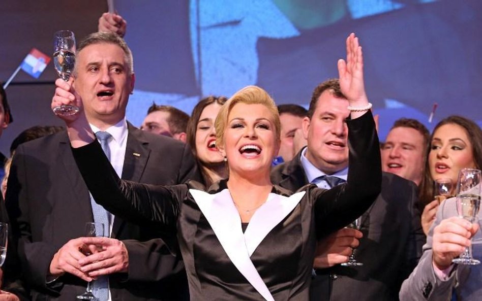 Kolinda Grabar Kitarović świetuje zwycięstwo w swoim sztabie wyborczym