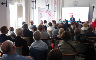 W spotkaniu z wiceministrem sportu i turystyki Andrzejem Gutem-Mostowym wzięło udział kilkudziesięci